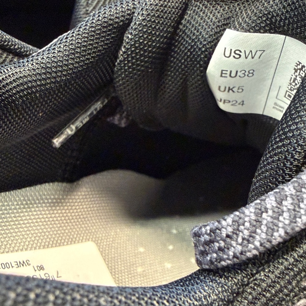 On Running Cloudhorizon BLACK ALLOY size 7 women’s On CloudHorizon hiking shoe - Picture 4 of 11